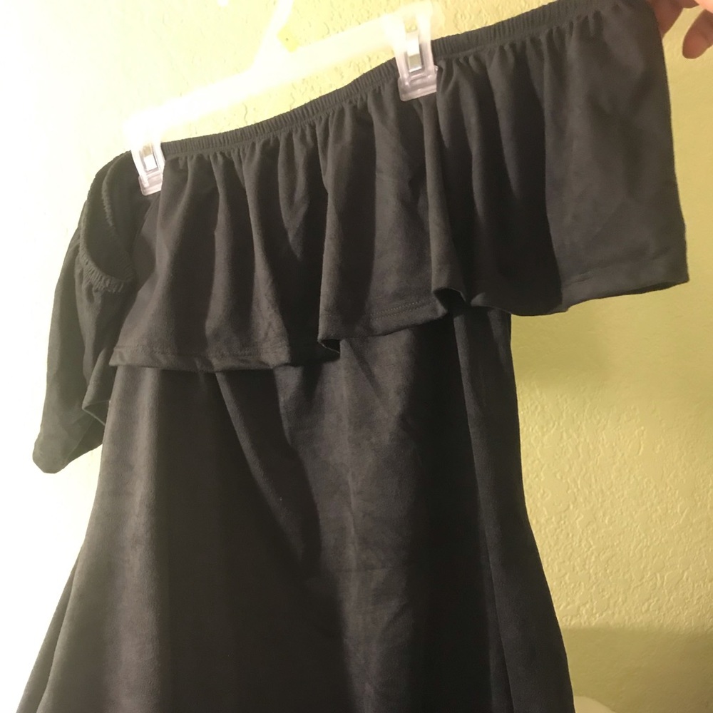 Black bodycon dress